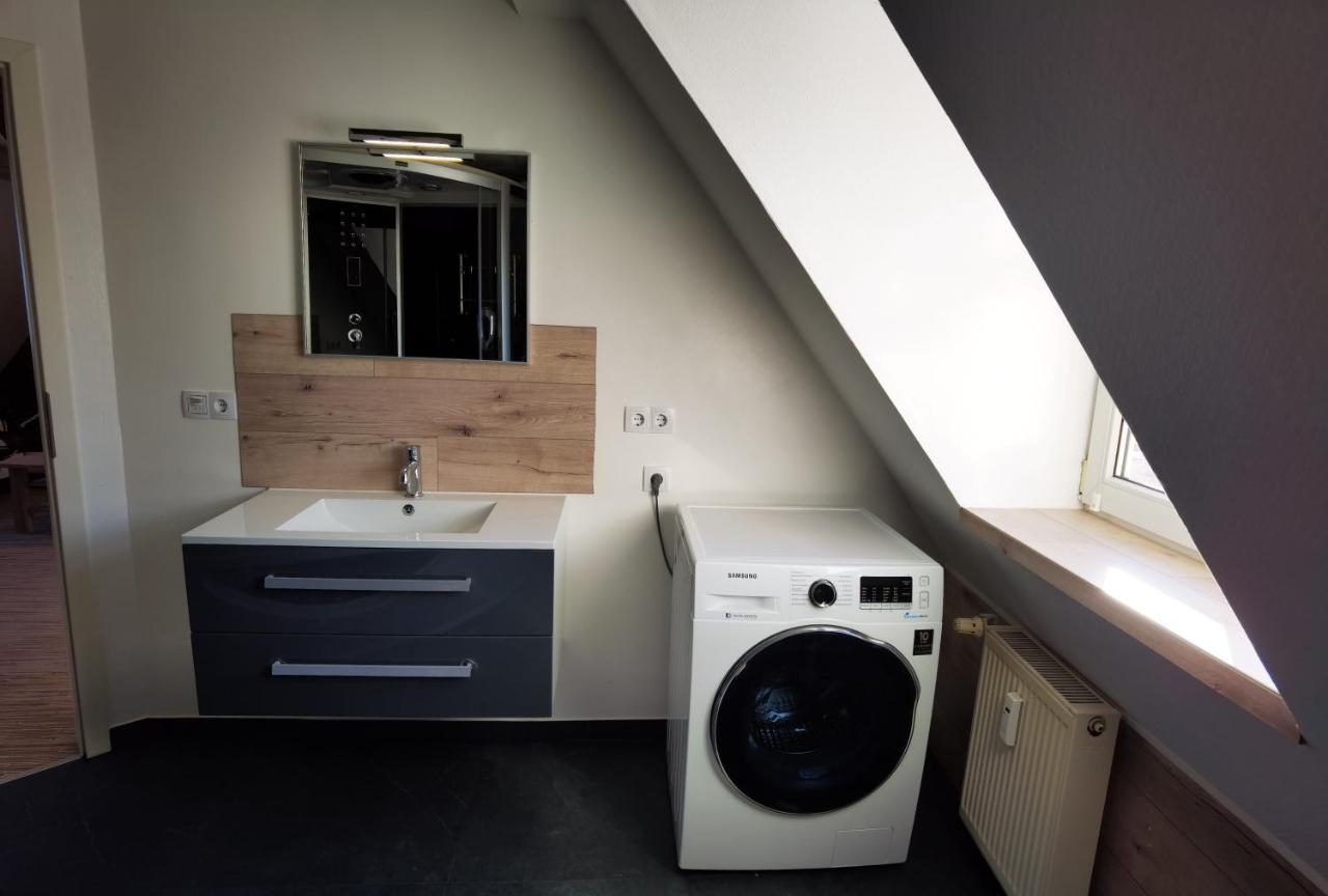 Gemütliche Dachwohnung mit oder ohne Dampfsauna mit Dachterrasse nebeneinander Wolmirstedt Exterior foto